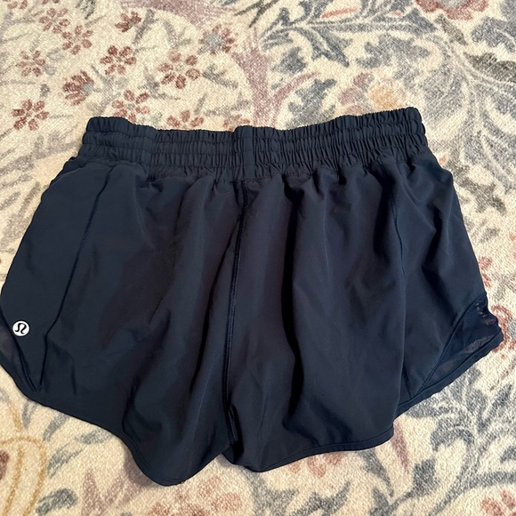 Women's Lululemon Navy Blue Hotty Hot High Rise 2.5”Shorts - Picture 2 of 3